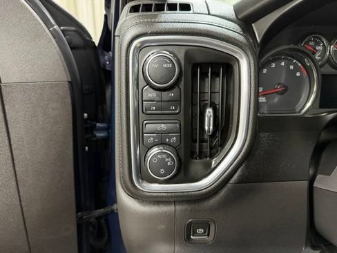 Used 2020 Chevrolet Silverado 1500 LT w/ Convenience Package AWD/4WD image 13