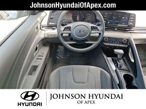 Certified 2022 Hyundai Elantra SEL FWD image 22
