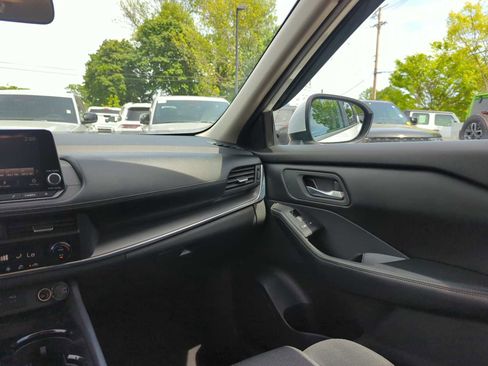 Used 2024 Nissan Rogue SV FWD image 29