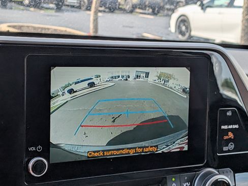 Certified 2025 Toyota Highlander XLE AWD/4WD image 35