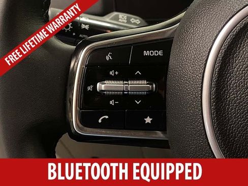 Used 2025 Kia Carnival FWD image 11