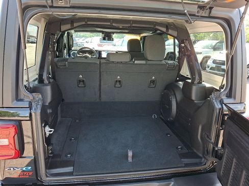 Used 2024 Jeep Wrangler Unlimited AWD/4WD image 28