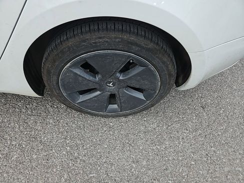 Used 2023 Tesla Model 3 Standard Range image 12