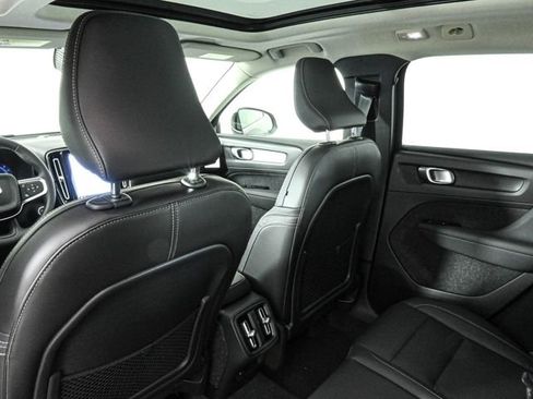 Certified 2025 Volvo XC40 B5 Core w/ Protection Package Premier image 16