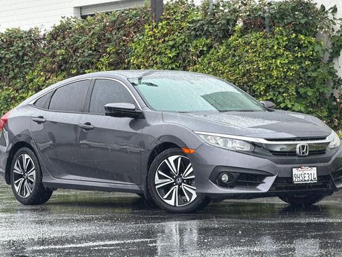 Used 2017 Honda Civic EX-T image 2