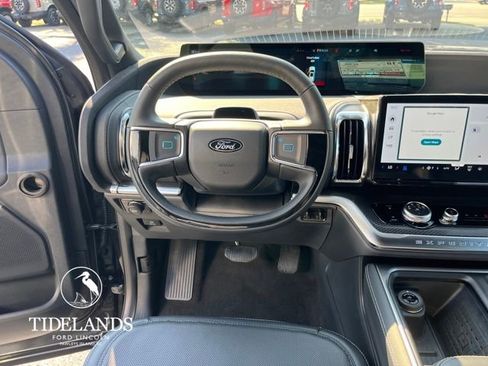 New 2025 Ford Expedition Platinum w/ Stealth Appearance Package image 15