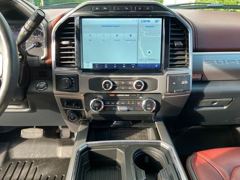 Certified 2022 Ford F450 Platinum w/ FX4 Off-Road Package image 31