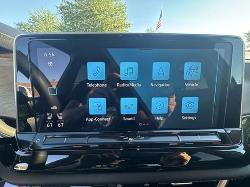 Used 2025 Volkswagen Atlas SE AWD/4WD image 17