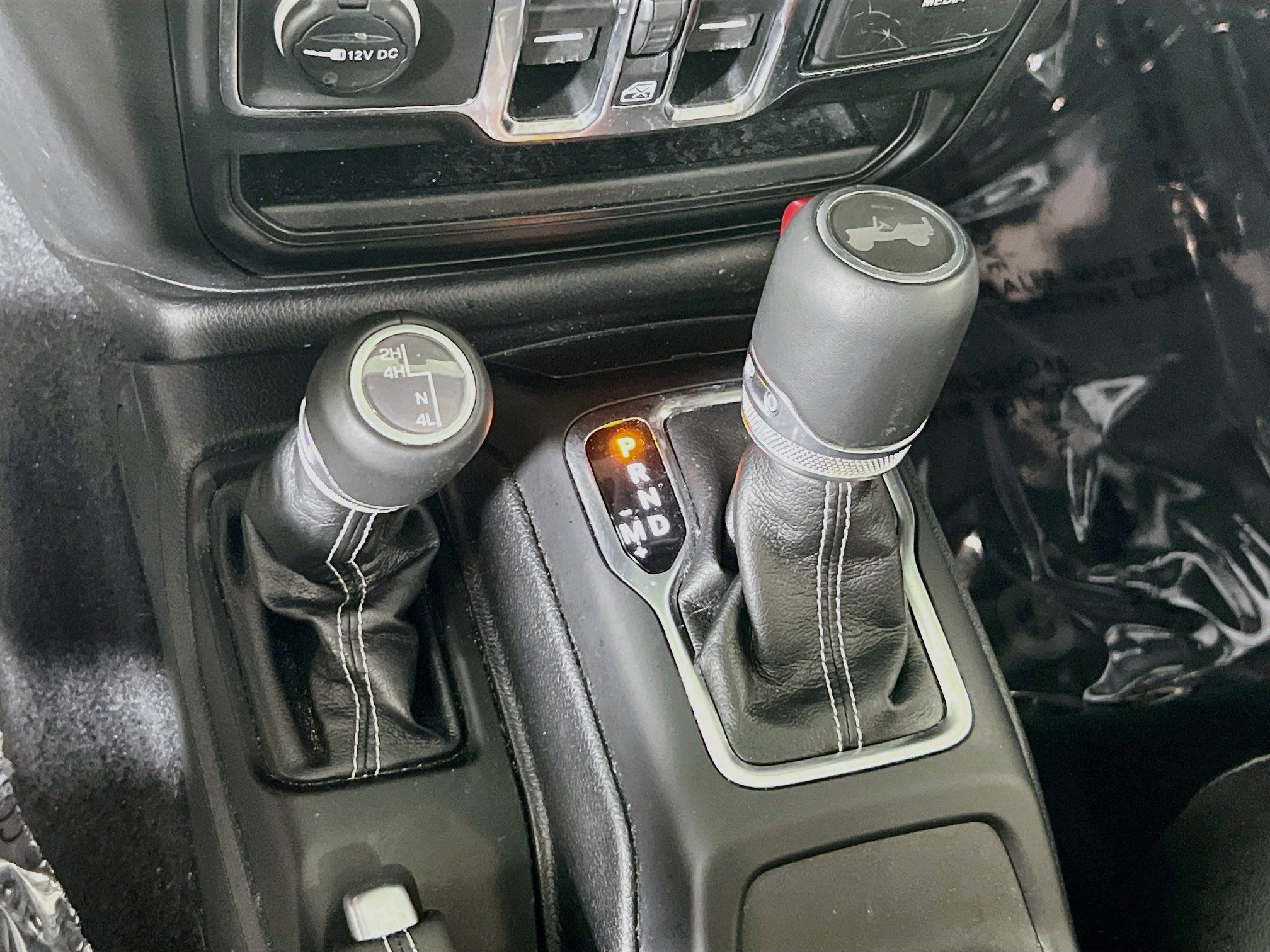 Used 2023 Jeep Wrangler Unlimited Sahara AWD/4WD image 16