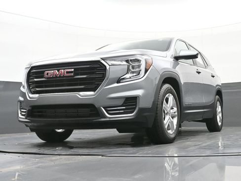 Used 2024 GMC Terrain SLE image 40
