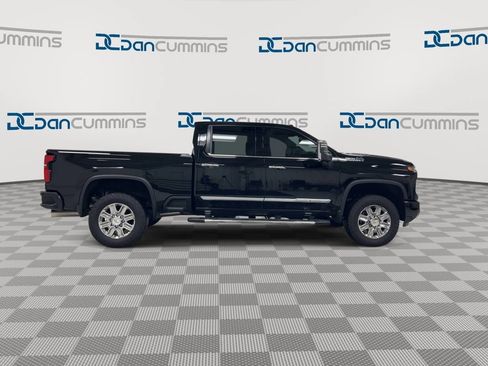 Used 2026 Chevrolet Silverado 2500 High Country w/ High Country Premium Package AWD/4WD image 9