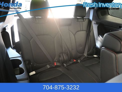 Used 2025 Honda Pilot Black Edition image 12