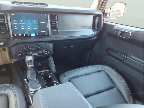 Used 2025 Ford Bronco Badlands AWD/4WD image 16