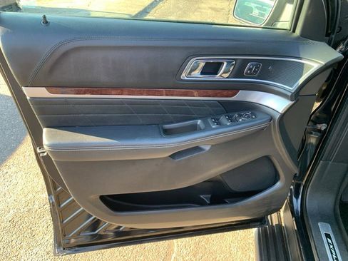 Used 2017 Ford Explorer Platinum AWD/4WD image 8
