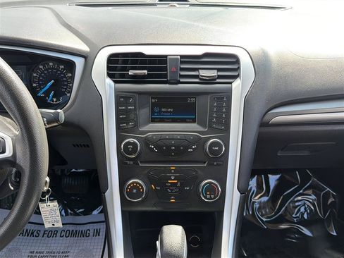 Used 2016 Ford Fusion SE FWD image 16