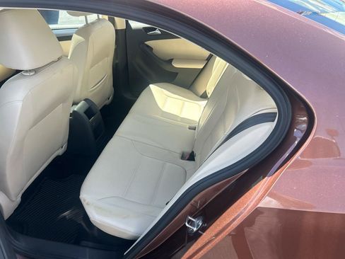 Used 2017 Volkswagen Jetta SE FWD image 9
