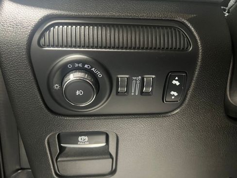 Used 2022 Jeep Wagoneer Series III w/ Flexible Seating Group image 18