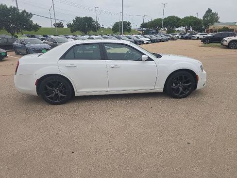 Used 2022 Chrysler 300 S w/ Comfort Group RWD image 6