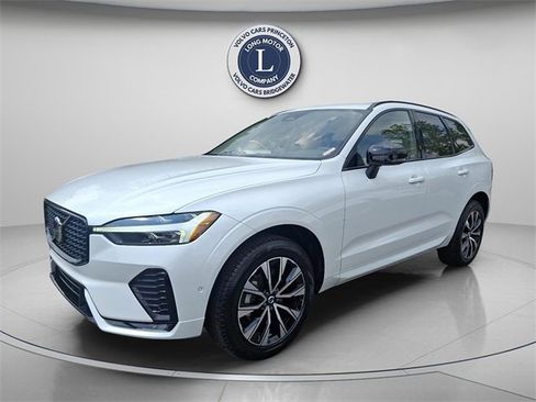 Certified 2025 Volvo XC60 B5 Plus image 3