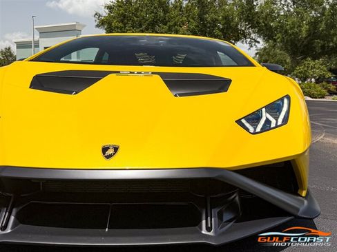 Used 2022 Lamborghini Huracan STO RWD image 3