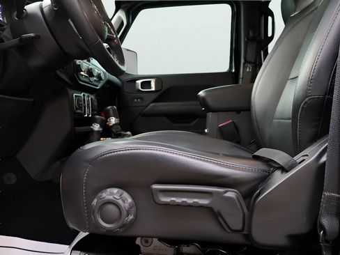 Used 2021 Jeep Wrangler Unlimited Sahara image 39