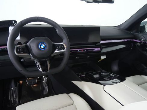 New 2026 BMW i5 eDrive40 w/ M Sport Package image 17