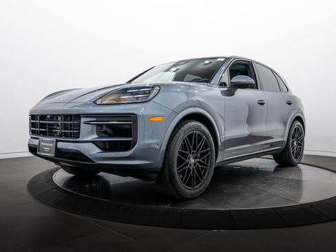 Certified 2026 Porsche Cayenne AWD/4WD image 1