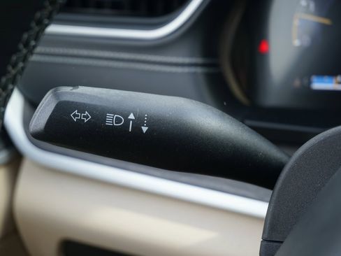 Used 2023 Jeep Grand Cherokee Limited w/ Luxury Tech Group II image 15