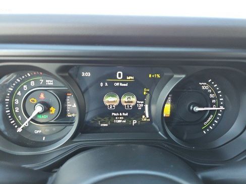 Used 2025 Jeep Wrangler Sahara image 23