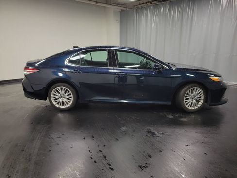 Used 2019 Toyota Camry XLE FWD image 9