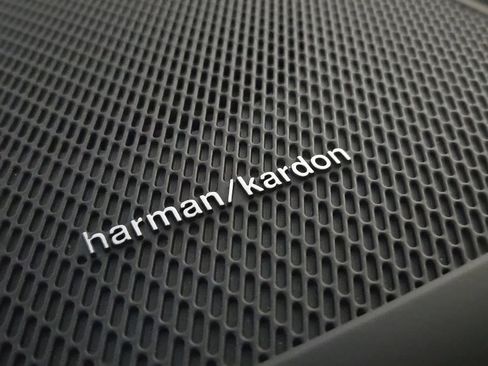 Certified 2023 Volvo XC60 B5 Plus w/ Climate Package image 27