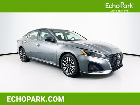 Used 2024 Nissan Altima 2.5 SV FWD image 1