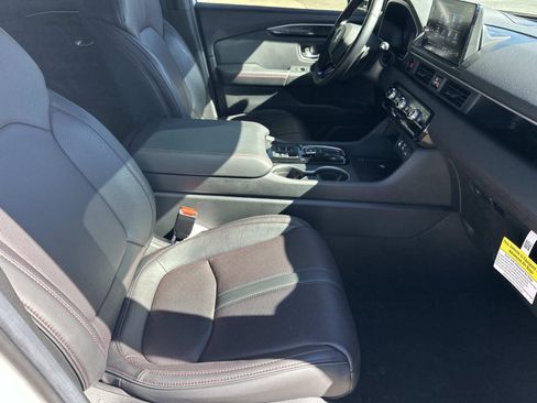 Used 2025 Honda Pilot Black Edition image 9