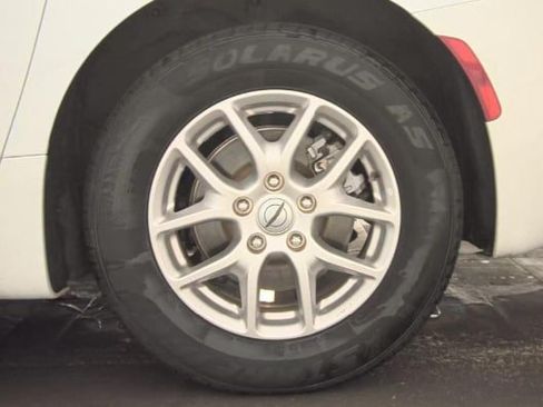 Used 2024 Chrysler Voyager LX FWD image 9
