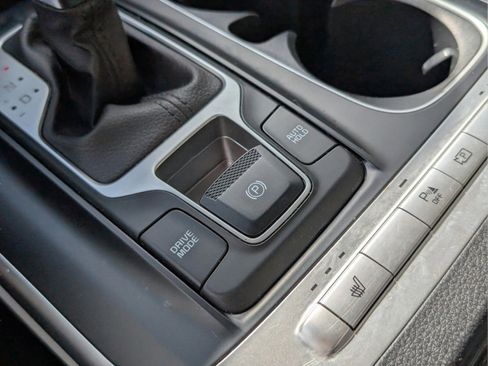 Certified 2024 Kia Carnival LX image 40