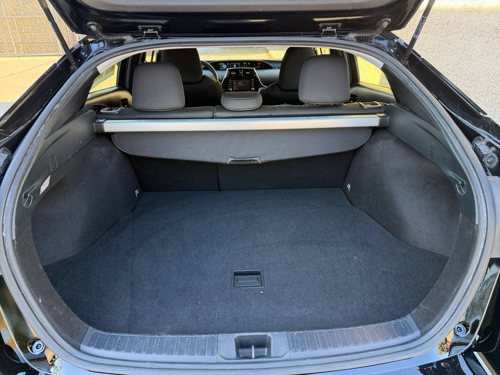 Used 2022 Toyota Prius LE FWD image 28