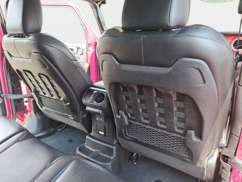Used 2022 Jeep Wrangler Unlimited Rubicon w/ Cold Weather Group AWD/4WD image 11