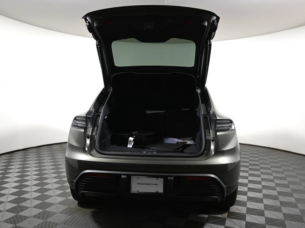 Used 2025 Porsche Macan 4S Electric AWD/4WD image 40