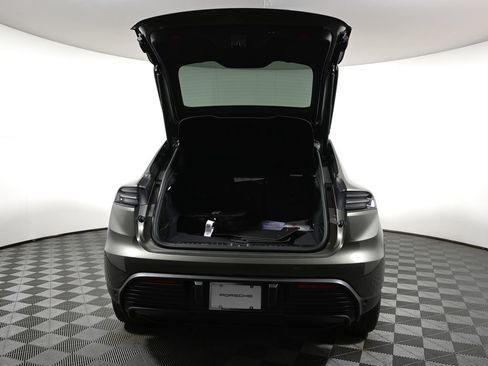 Used 2025 Porsche Macan 4S Electric AWD/4WD image 40