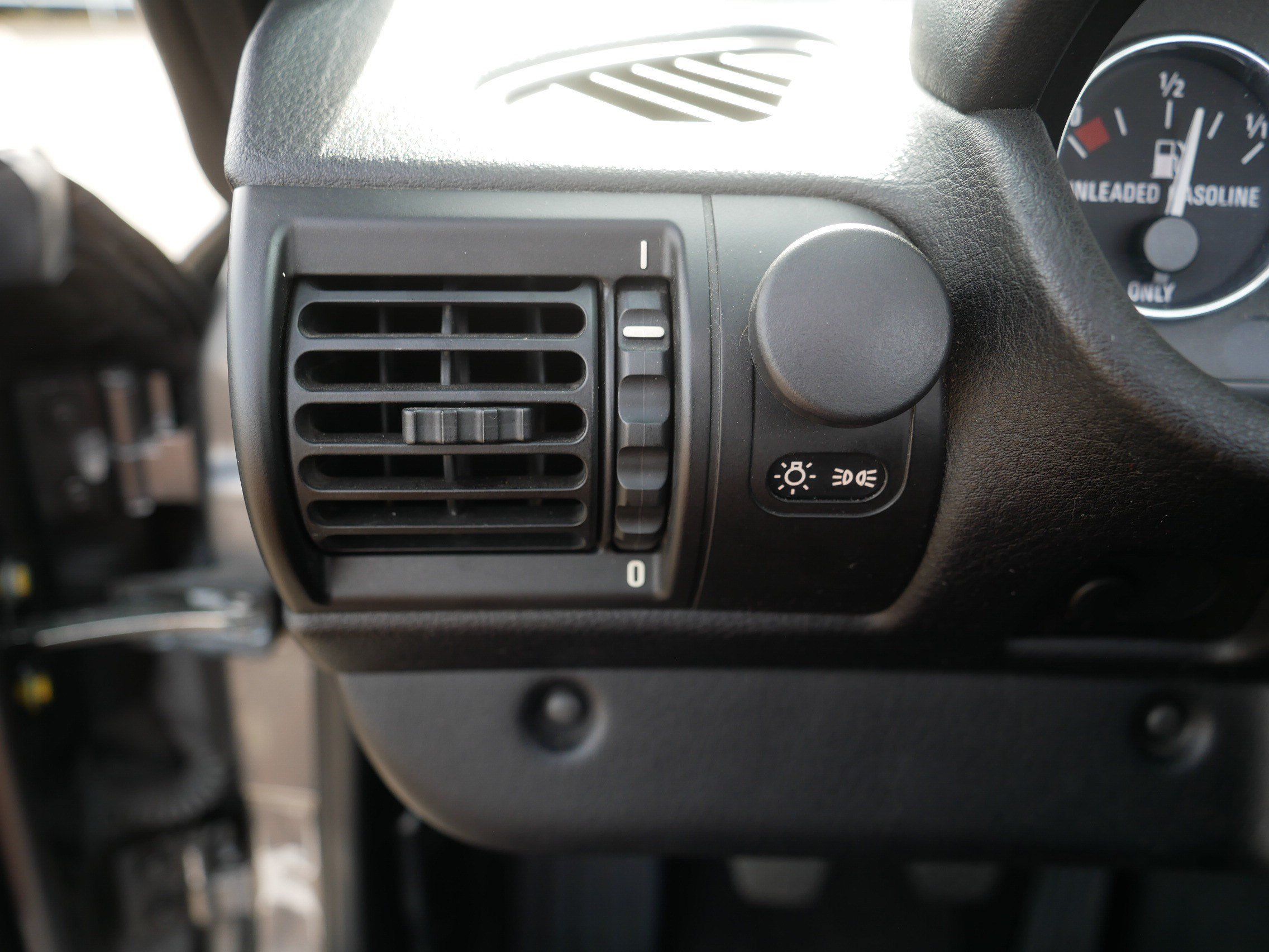 Used 2002 BMW Z3 2.5i RWD image 26