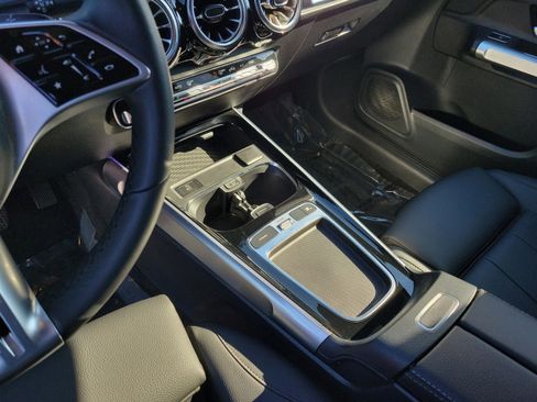 Used 2025 Mercedes-Benz GLB 250 image 16