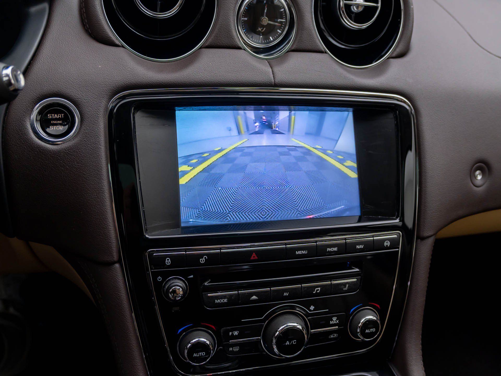 Used 2015 Jaguar XJ AWD image 33