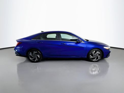 Used 2024 Hyundai Elantra Limited FWD image 11
