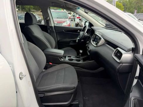 Used 2020 Kia Sorento LX w/ LX I4 Convenience Package AWD/4WD image 12