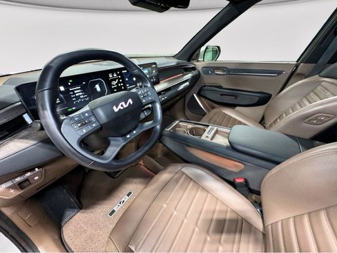 Used 2024 Kia EV9 Land image 19