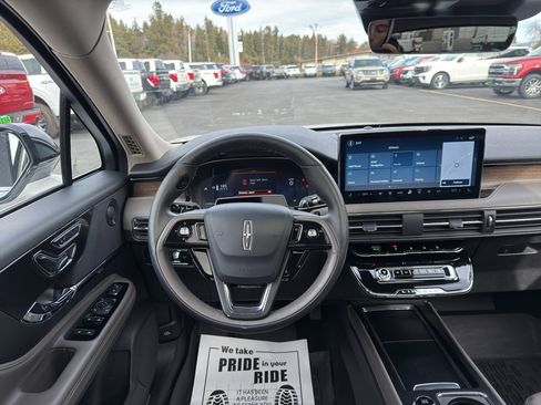 Used 2025 Lincoln Corsair Reserve w/ Equipment Group 202A image 16