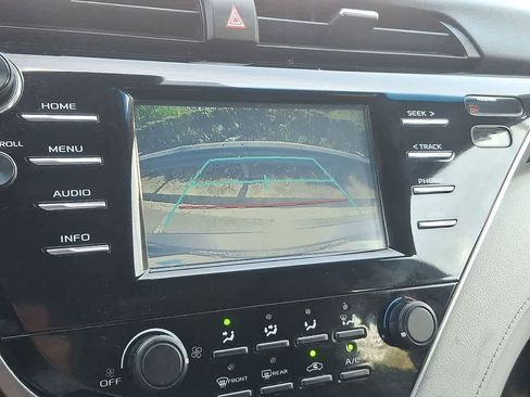 Used 2018 Toyota Camry LE FWD image 15