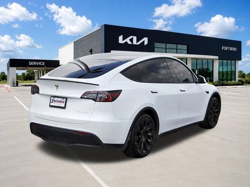 Used 2022 Tesla Model Y Long Range AWD/4WD image 5