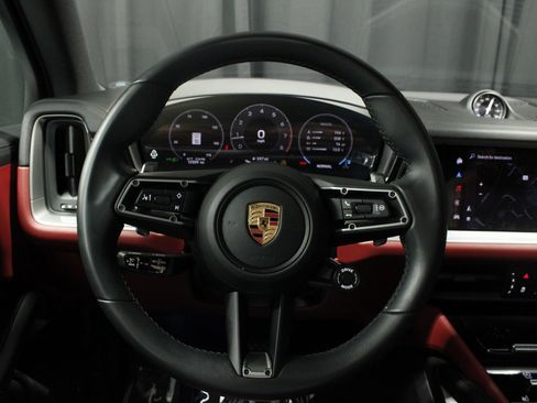 Certified 2025 Porsche Cayenne AWD/4WD image 12