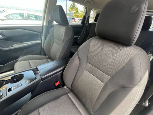 Used 2025 Nissan Rogue SV FWD image 36